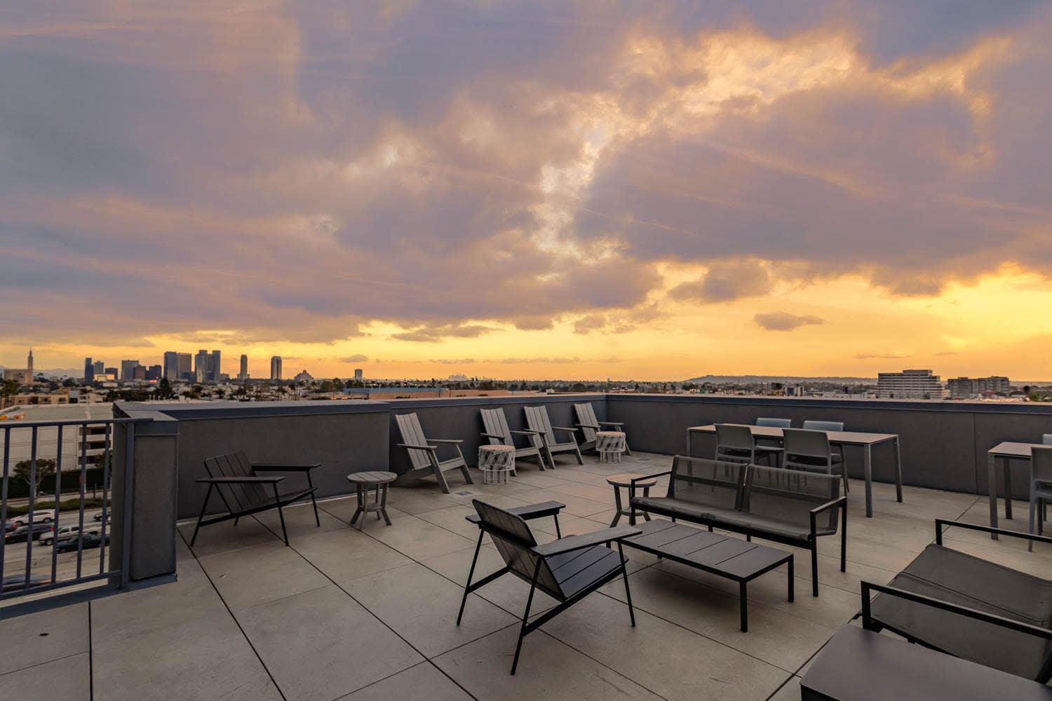 Stylish Coliving Suite W Walk In Closet Near Ucla Los Angeles Dış mekan fotoğraf